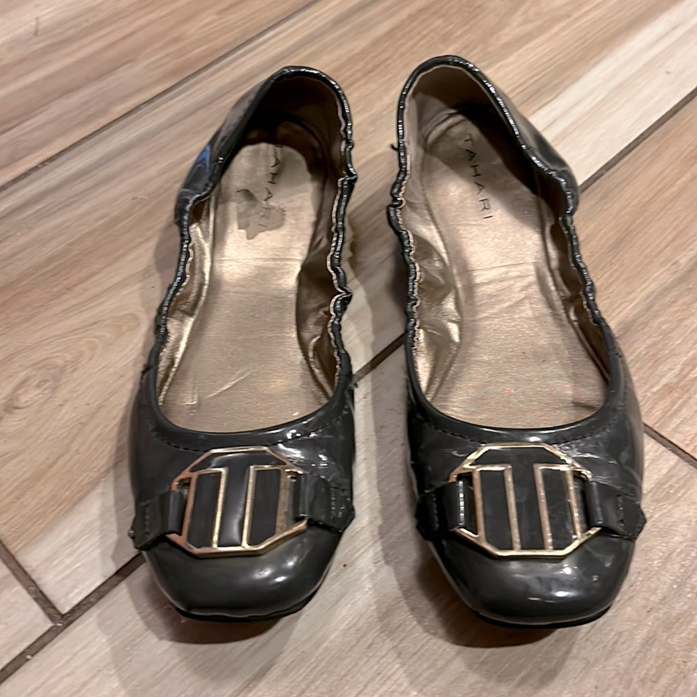 Tahari Flat Shoe